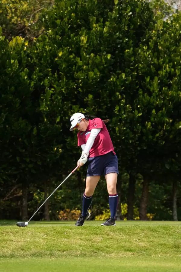 勝みなみのドライバースイング（斜め前方）連続写真【2022年ダイキンオーキッドレディスゴルフトーナメント】