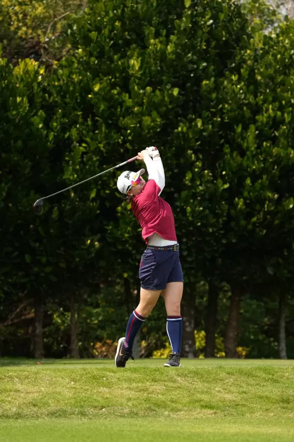 勝みなみのドライバースイング（斜め前方）連続写真【2022年ダイキンオーキッドレディスゴルフトーナメント】