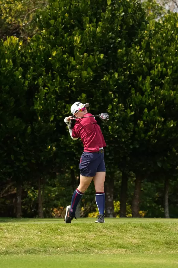 勝みなみのドライバースイング（斜め前方）連続写真【2022年ダイキンオーキッドレディスゴルフトーナメント】