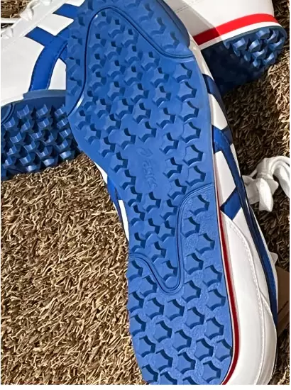 スパイクレスシューズ