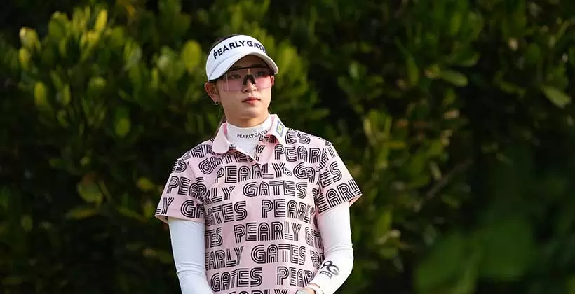 原英莉花のパッティングストローク（前方）連続写真【2022年ダイキンオーキッドレディスゴルフトーナメント】