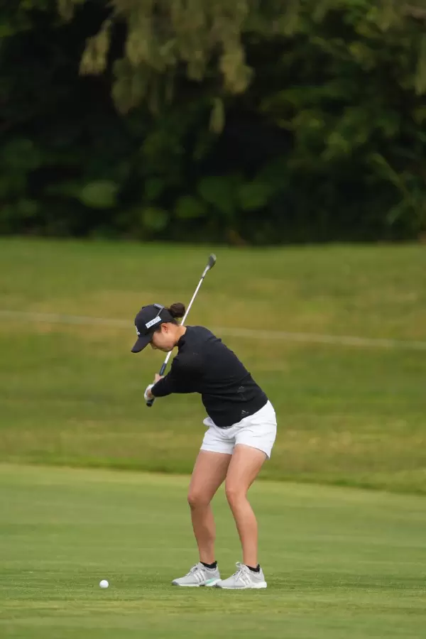 森田遥のウェッジスイング（斜め前方）連続写真【2022年ダイキンオーキッドレディスゴルフトーナメント】