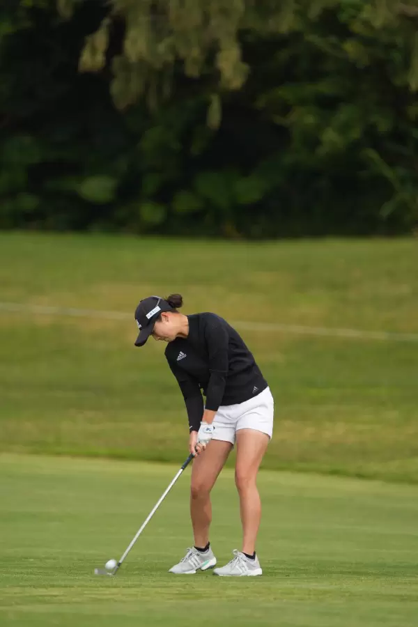 森田遥のウェッジスイング（斜め前方）連続写真【2022年ダイキンオーキッドレディスゴルフトーナメント】