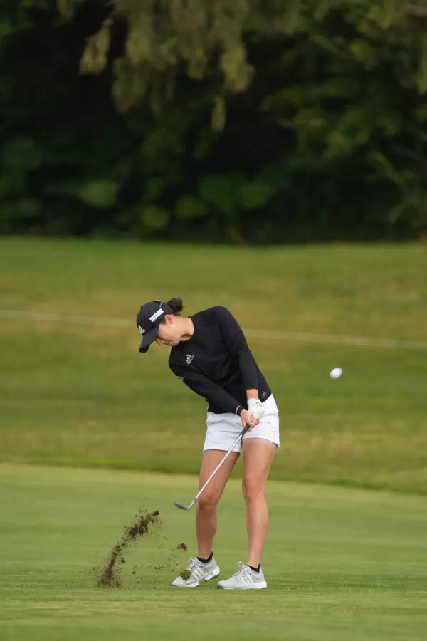 森田遥のウェッジスイング（斜め前方）連続写真【2022年ダイキンオーキッドレディスゴルフトーナメント】