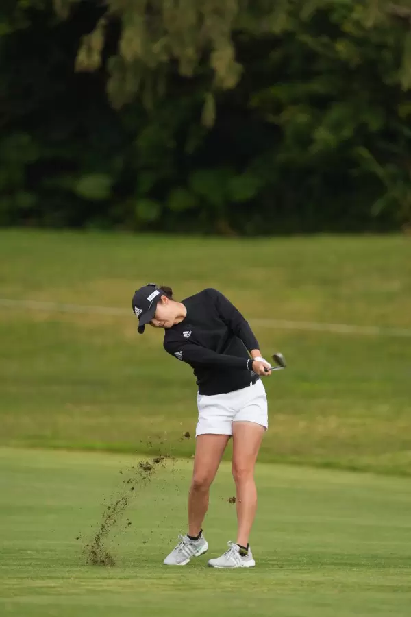 森田遥のウェッジスイング（斜め前方）連続写真【2022年ダイキンオーキッドレディスゴルフトーナメント】