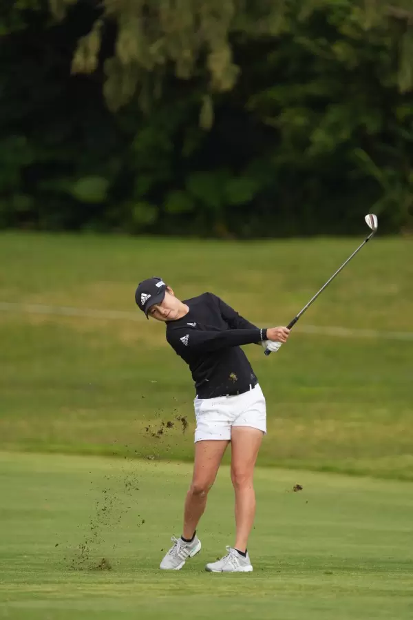 森田遥のウェッジスイング（斜め前方）連続写真【2022年ダイキンオーキッドレディスゴルフトーナメント】