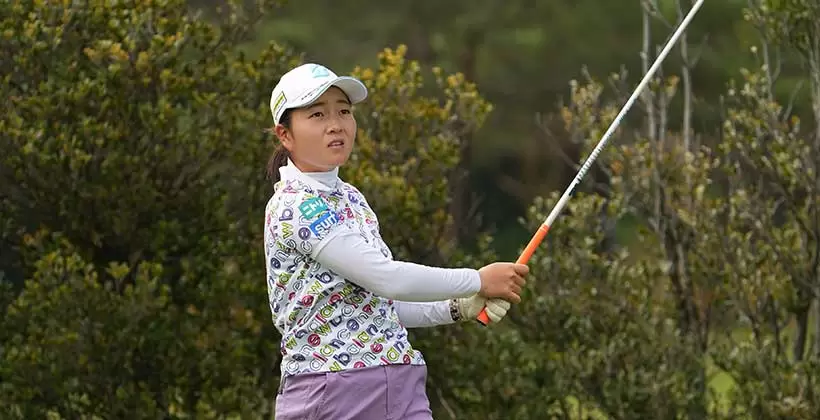 佐藤心結のドライバースイング(斜め前方)連続写真【2022年ダイキンオーキッドレディスゴルフトーナメント】