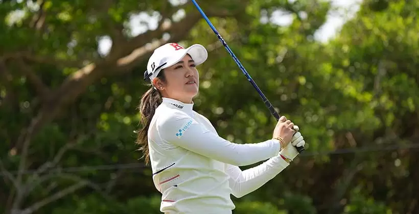 稲見萌寧のウェッジスイング（斜め前方）連続写真【2022年ダイキンオーキッドレディスゴルフトーナメント】