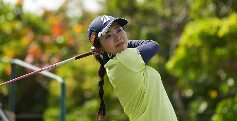 堀琴音のドライバースイング(斜め前方)連続写真【2022年ダイキンオーキッドレディスゴルフトーナメント】
