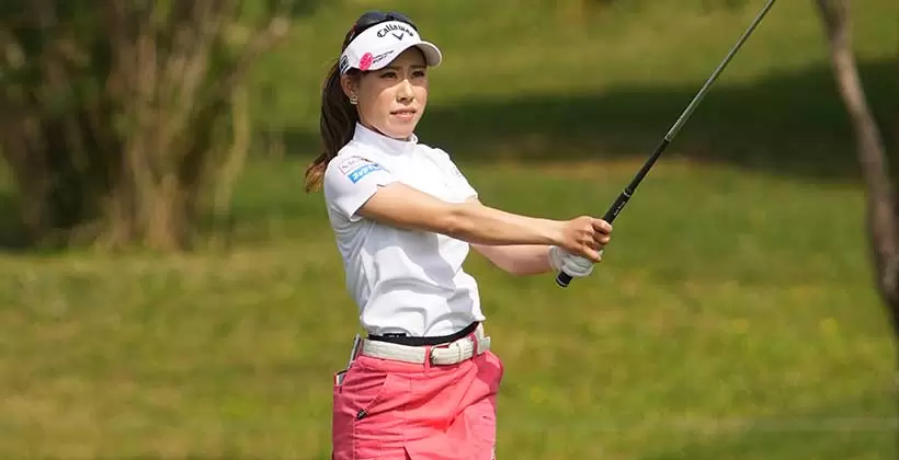 木村彩子のアイアンスイング(斜め前方)連続写真【2022年ダイキンオーキッドレディスゴルフトーナメント】