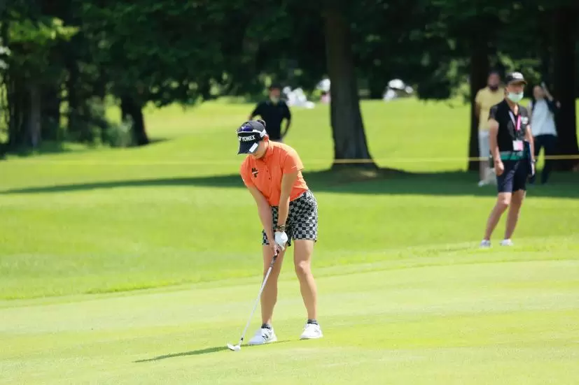 岩井千怜のウェッジスイング（斜め前方）連続写真【CATレディス2022】