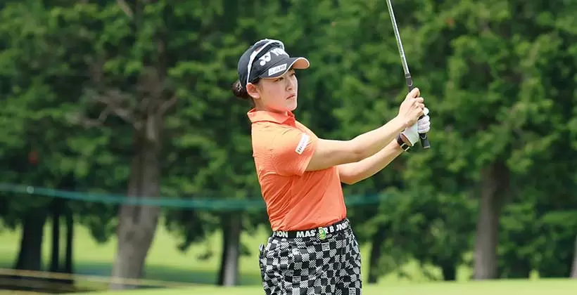 岩井千怜のウェッジスイング（斜め前方）連続写真【CATレディス2022】