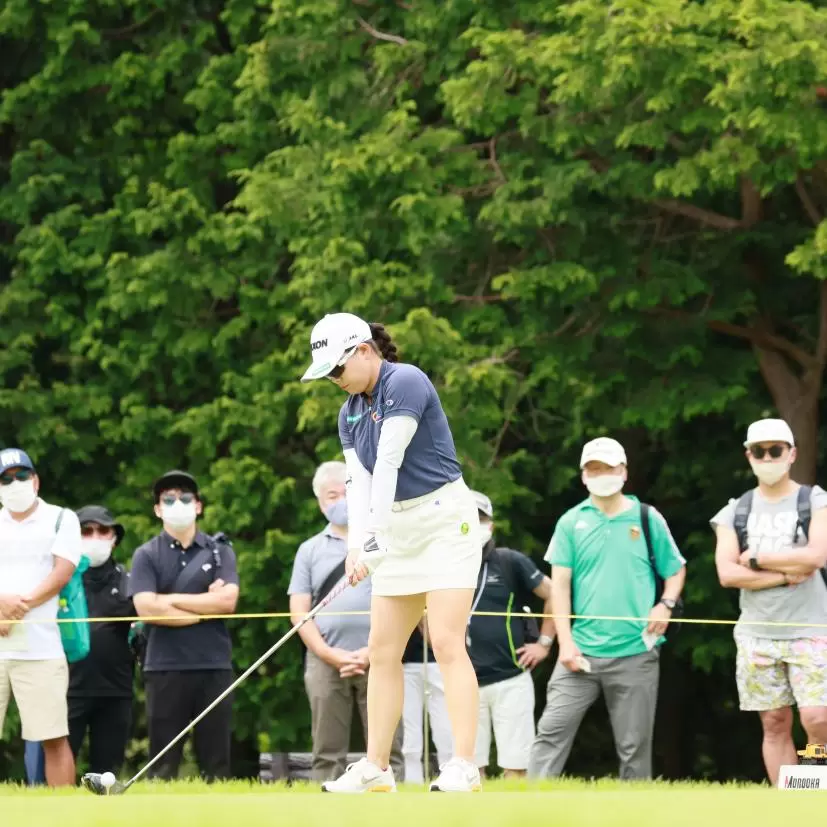 勝みなみのドライバースイング（斜め前方）連続写真【CATレディス2022】