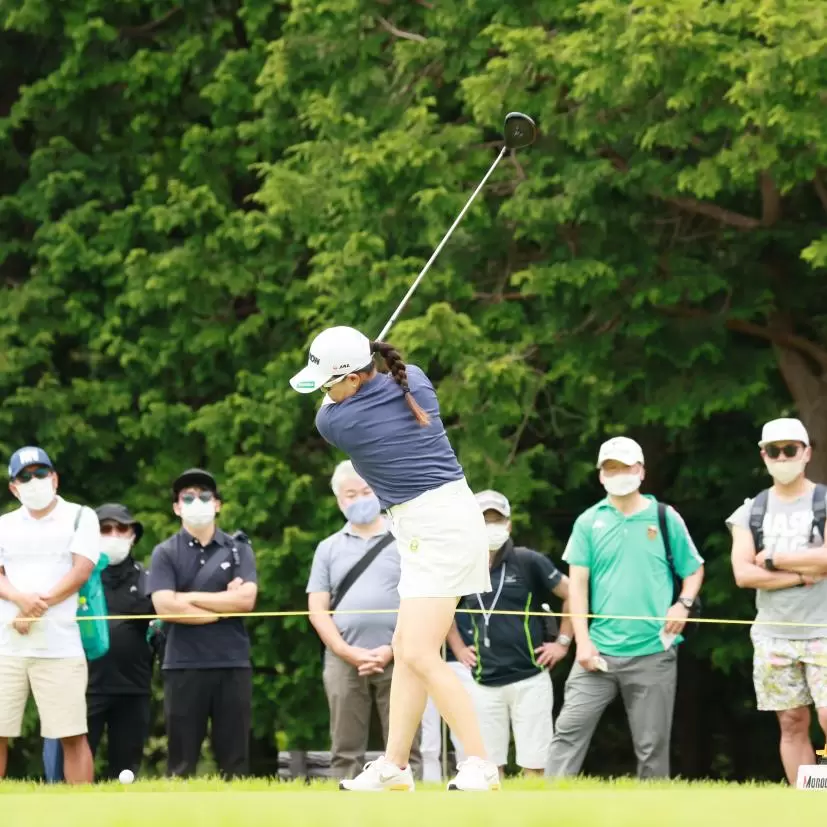 勝みなみのドライバースイング（斜め前方）連続写真【CATレディス2022】