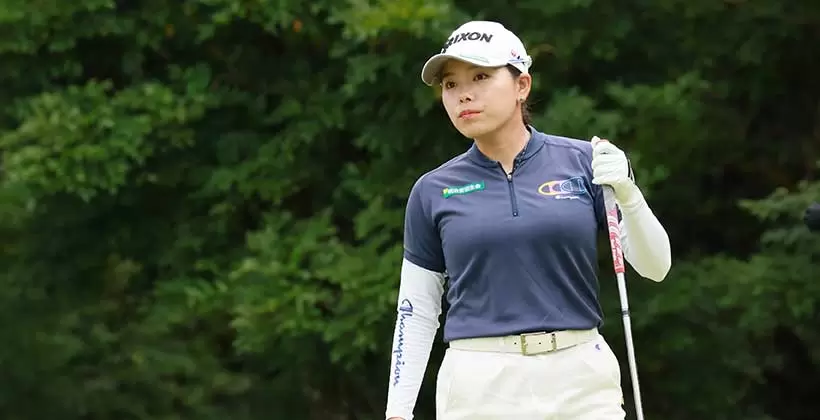 勝みなみのドライバースイング(斜め前方)連続写真【CATレディス2022】