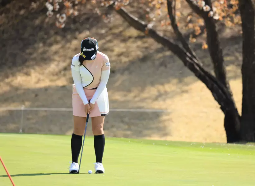 菅沼菜々のパター（正面）連続写真