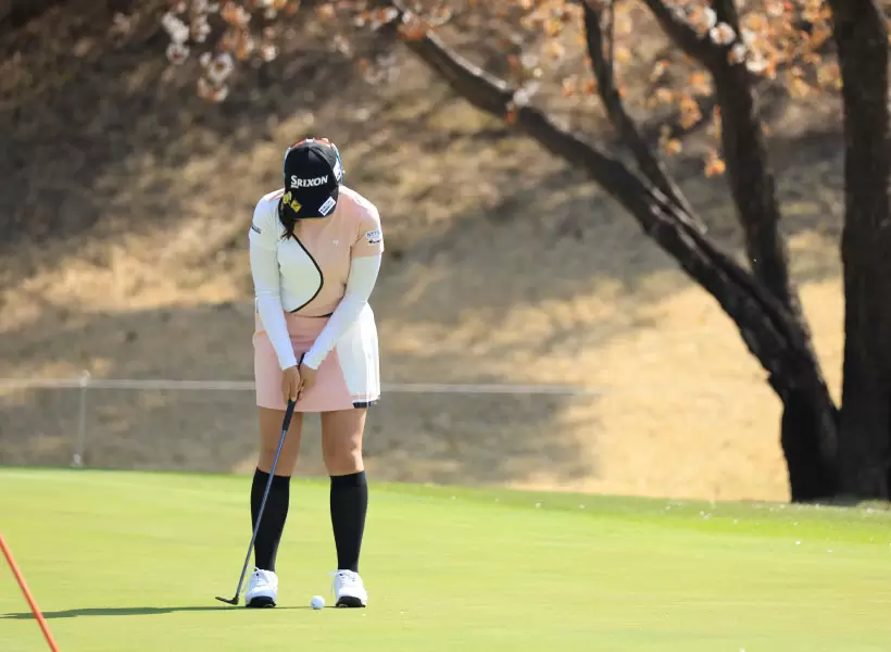 菅沼菜々のパター（正面）連続写真