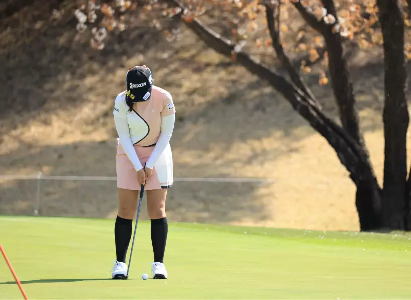 菅沼菜々のパター（正面）連続写真