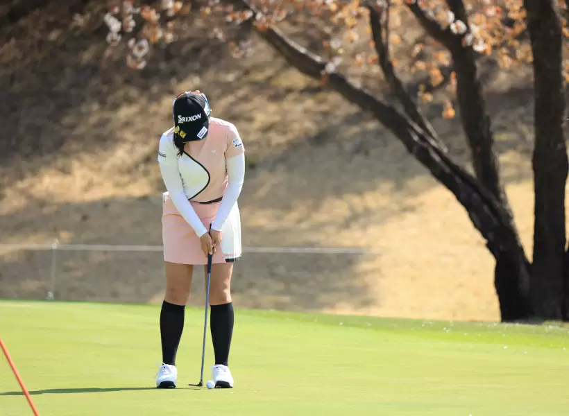 菅沼菜々のパター（正面）連続写真