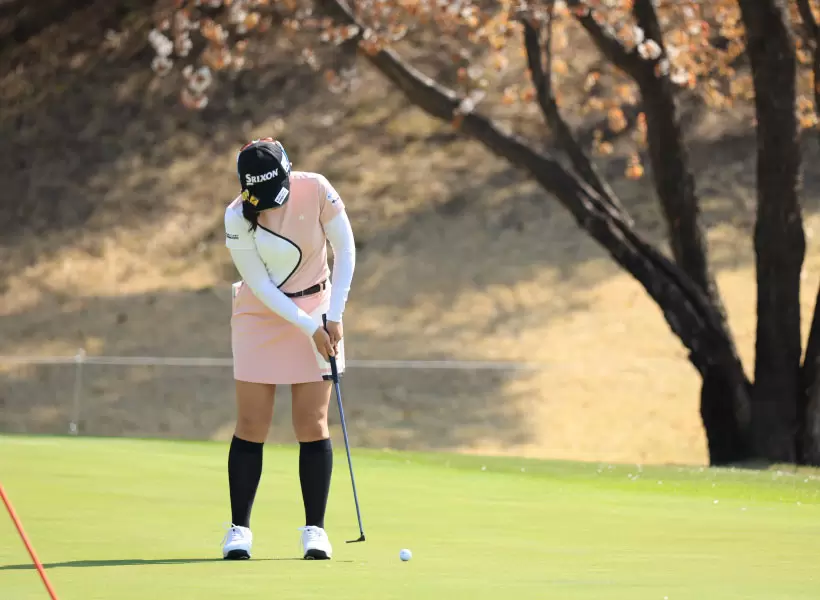 菅沼菜々のパター（正面）連続写真