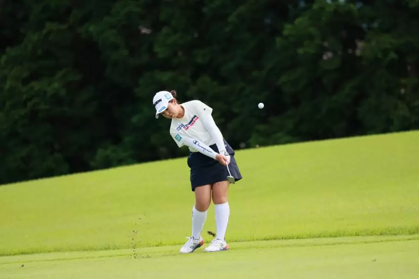 山下美夢有のウェッジスイング（アプローチ）連続写真【CATレディス2022】