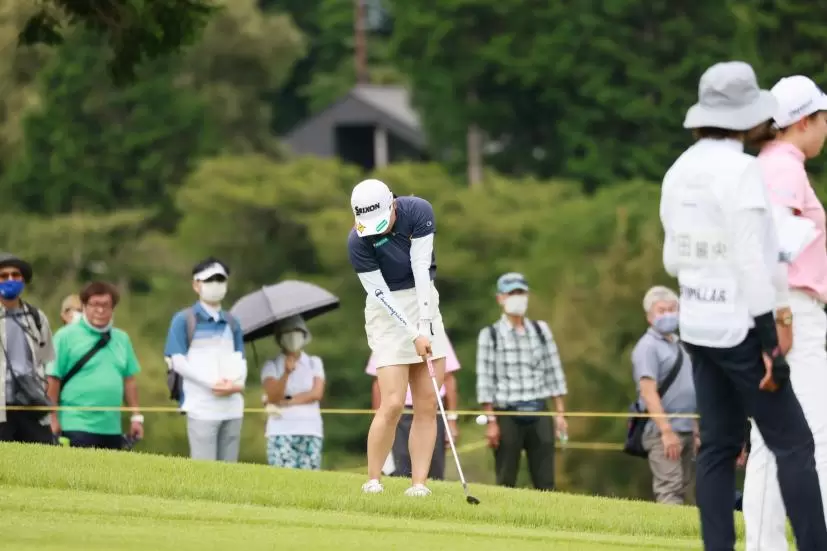 勝みなみのウェッジスイング（ラフ）連続写真【CATレディス2022】