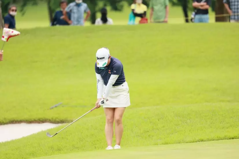 勝みなみのウェッジスイング（アプローチ）連続写真【CATレディス2022】