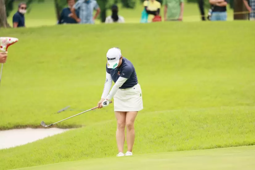 勝みなみのウェッジスイング（アプローチ）連続写真【CATレディス2022】