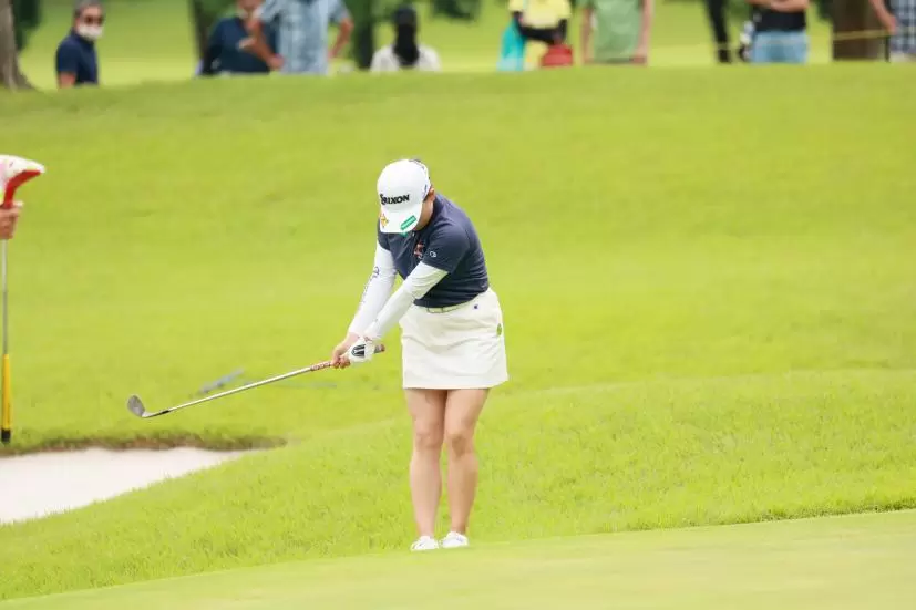 勝みなみのウェッジスイング（アプローチ）連続写真【CATレディス2022】