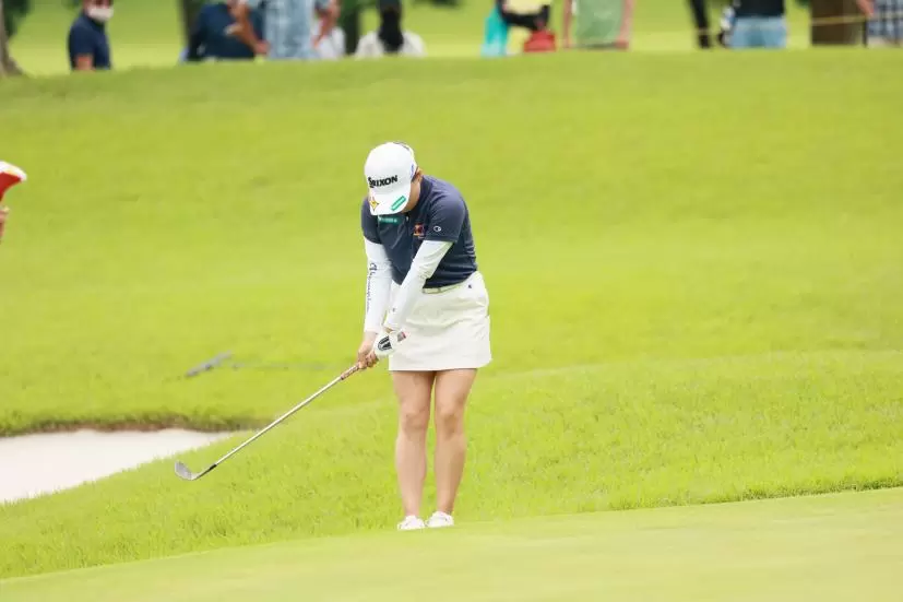 勝みなみのウェッジスイング（アプローチ）連続写真【CATレディス2022】