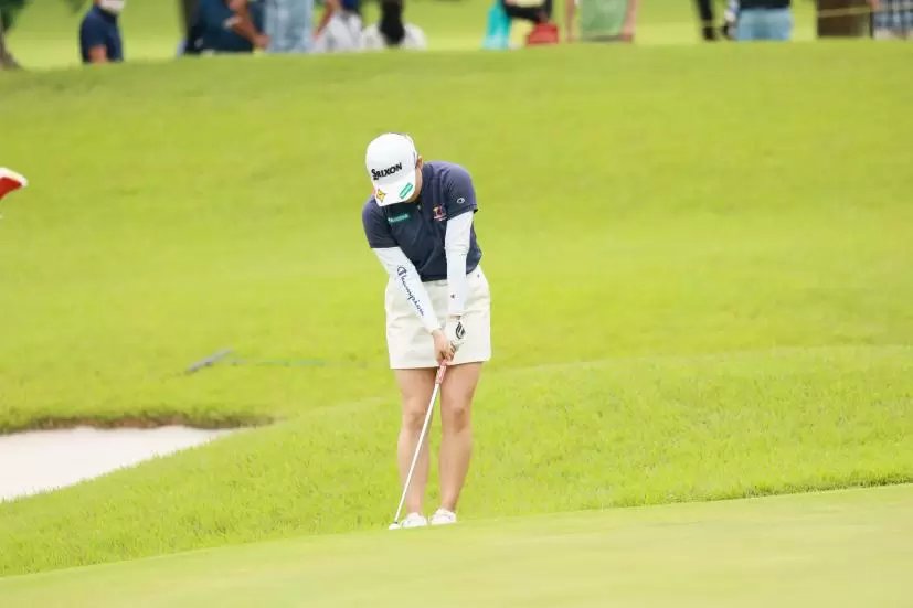 勝みなみのウェッジスイング（アプローチ）連続写真【CATレディス2022】