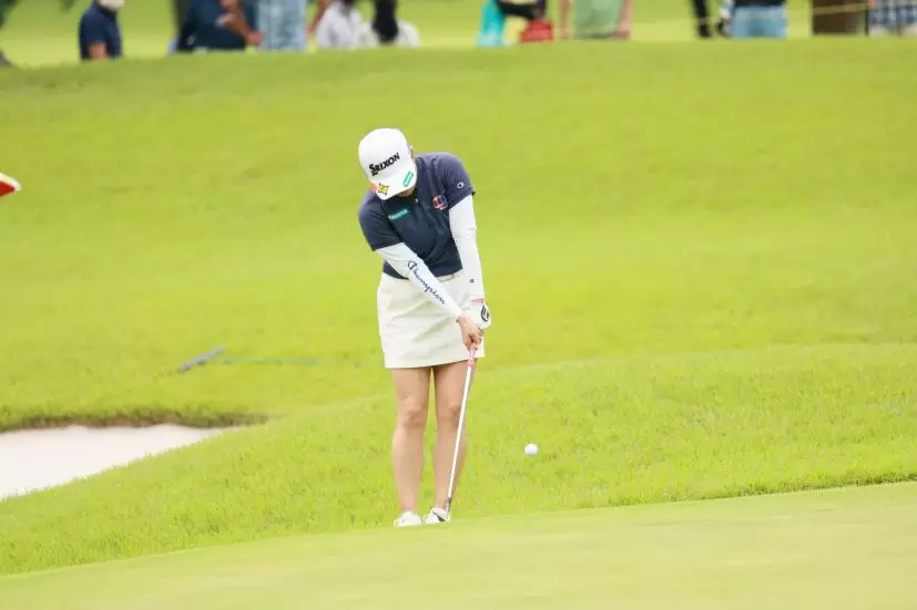 勝みなみのウェッジスイング（アプローチ）連続写真【CATレディス2022】