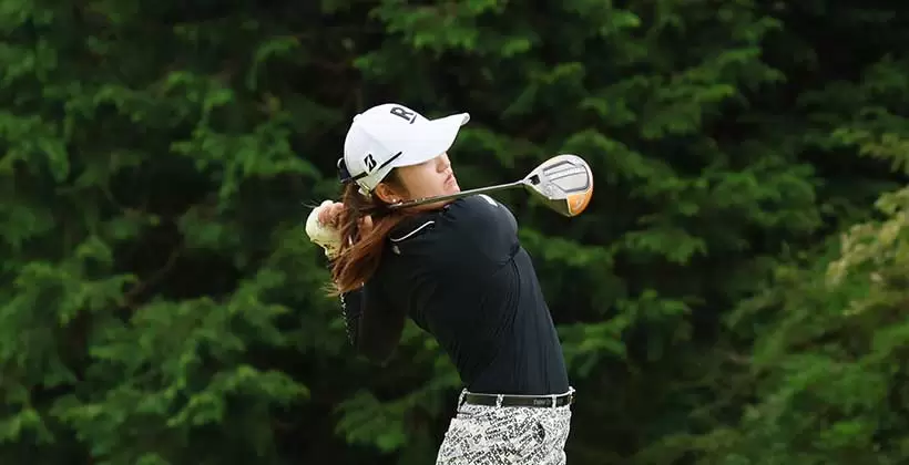 稲見萌寧のドライバースイング(斜め前方)連続写真【CATレディス2022】