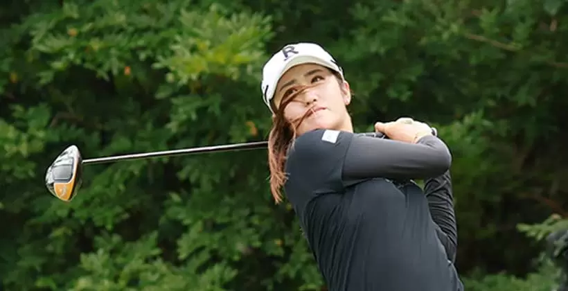 稲見萌寧のドライバースイング（斜め前方）連続写真【CATレディス2022】