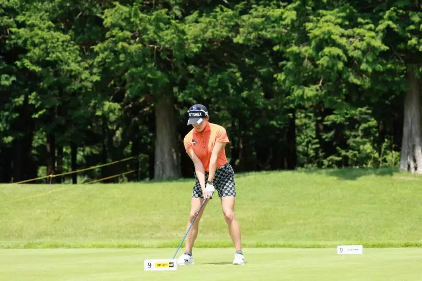 岩井千怜のドライバースイング（正面）連続写真【CATレディス2022】