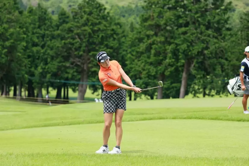 岩井千怜のウェッジスイング（アプローチ）連続写真【CATレディス2022】