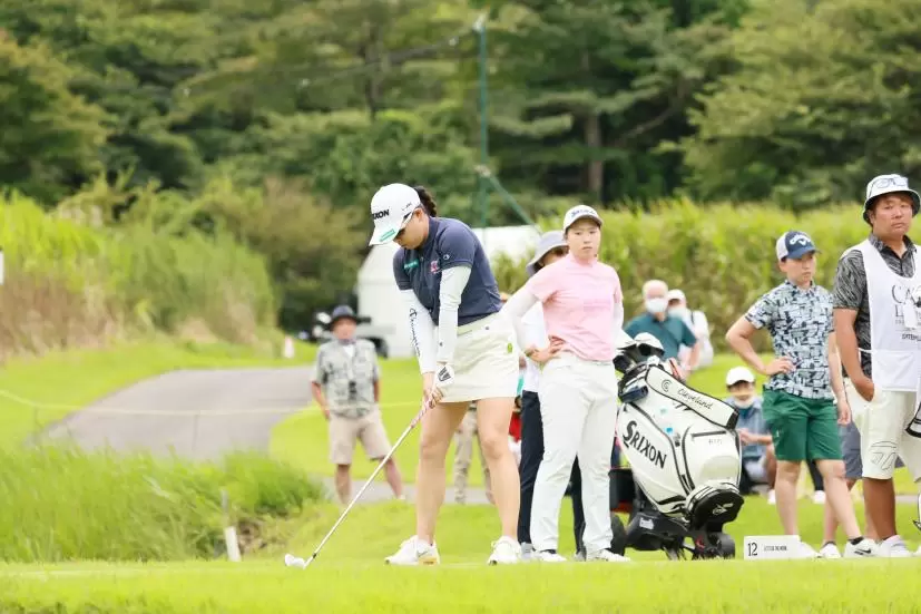 勝みなみのアイアンスイング（斜め前方）連続写真【CATレディス2022】