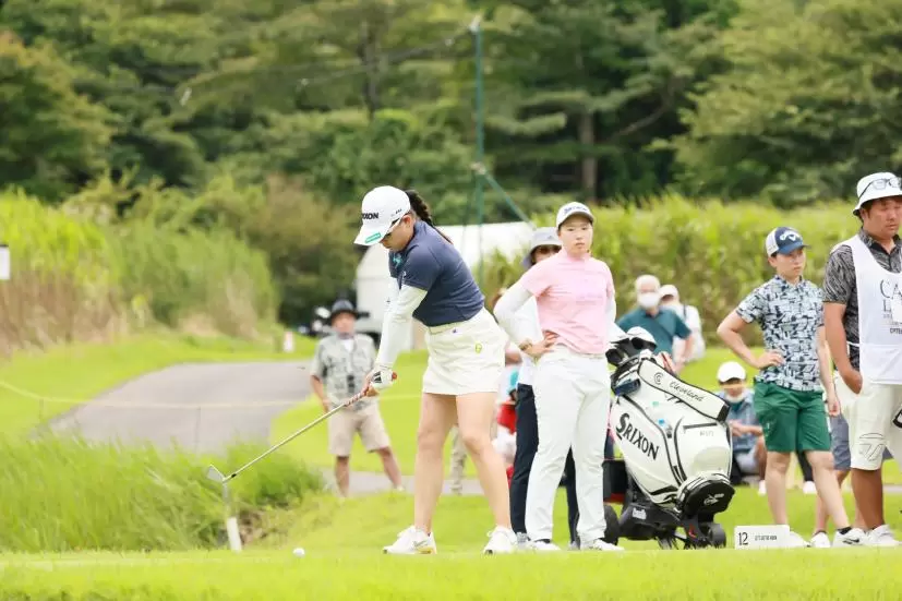 勝みなみのアイアンスイング（斜め前方）連続写真【CATレディス2022】