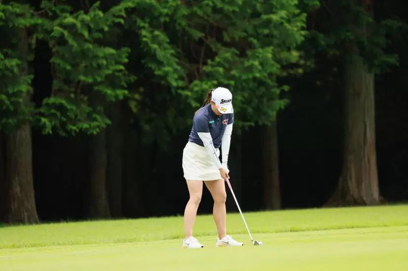 勝みなみのアイアンスイング（斜め後方）連続写真【CATレディス2022】