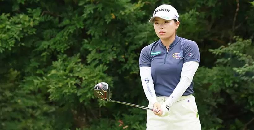 勝みなみのアイアンスイング（斜め後方）連続写真【CATレディス2022】