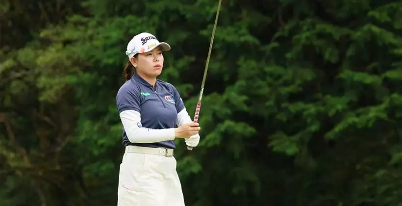 勝みなみのドライバースイング（斜め前方）連続写真【CATレディス2022】