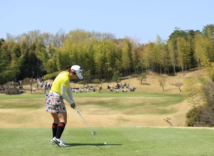 佐久間朱莉のアイアンスイング（後方）