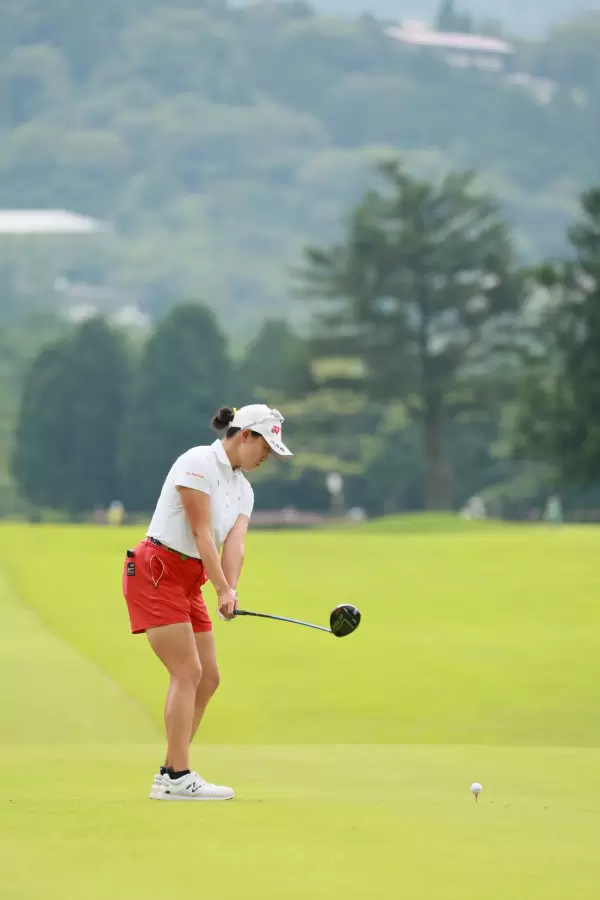 岩井千怜のドライバースイング（後方）連続写真【CATレディス2022】
