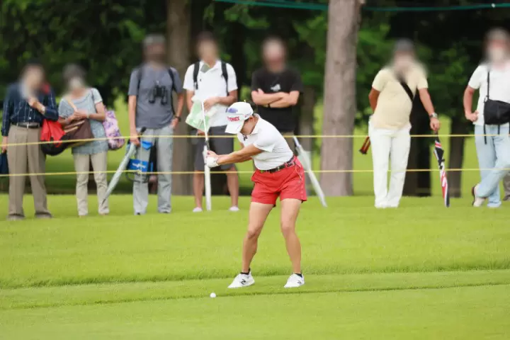 岩井千怜のウェッジスイング（斜め前方）連続写真【CATレディス2022】