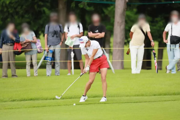 岩井千怜のウェッジスイング（斜め前方）連続写真【CATレディス2022】