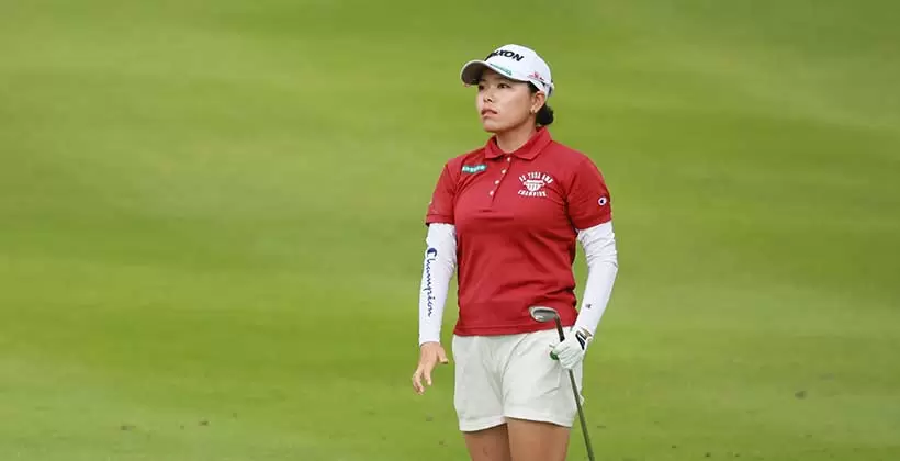 勝みなみのアプローチスイング(正面)連続写真【CATレディス2022】