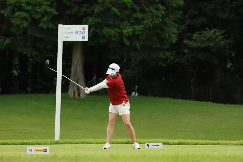 勝みなみのドライバースイング（正面）連続写真【CATレディス2022】