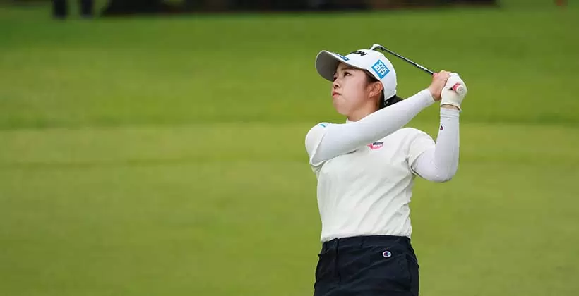 山下美夢有のアイアンスイング（斜め前方）連続写真【CATレディス2022】