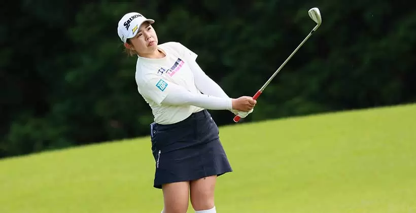 山下美夢有のアイアンスイング（斜め前方）連続写真【CATレディス2022】