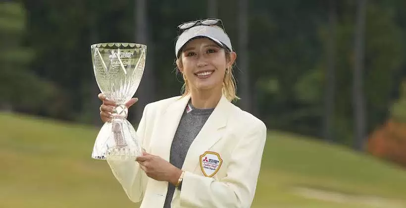 樋口久子三菱電機レディスゴルフトーナメントで優勝を果たした金田久美子